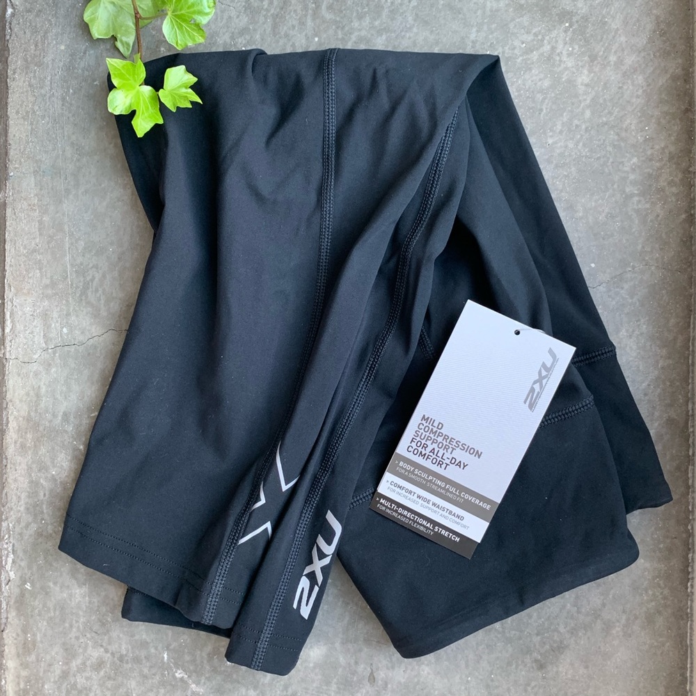 NEW 2XU Mild Compression Support in Black Size M